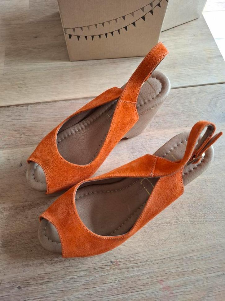 Oranje suede (feest)sandalen, maat 38, nieuw, Kleding | Dames, Overige Dameskleding, Nieuw, Ophalen of Verzenden