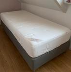 Eenpersoonsbed met matras - Comfortabel en in goede staat, Ophalen, 90 cm, Eenpersoons, Zo goed als nieuw