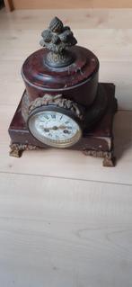 Oude marmeren klok, donkerrood. Ongeveer 24 cm bij 20 cm., Ophalen