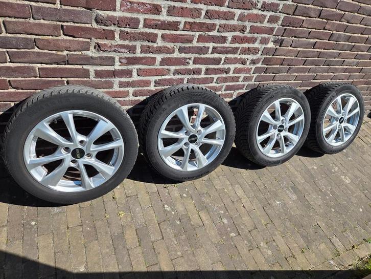 Te koop winterbanden + velgen voor o.a. Hyundai 4x100, Auto-onderdelen, Banden en Velgen, Banden en Velgen, Winterbanden, 16 inch