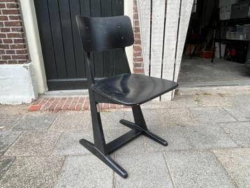 Vintage / retro school stoel, zwart houten stoel beschikbaar voor biedingen