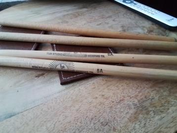 2 Sets Drumstokken beschikbaar voor biedingen