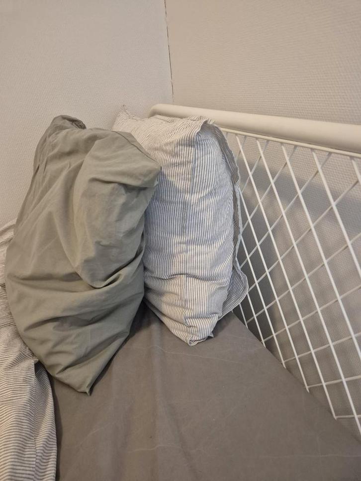Bed IKEA Nesttun 160x200, Huis en Inrichting, Slaapkamer | Bedden, Zo goed als nieuw, Tweepersoons, 160 cm, 200 cm, Metaal, Wit