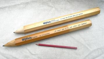 2 megagrote reclame potloden Wijffels Tilburg  29 cm. beschikbaar voor biedingen