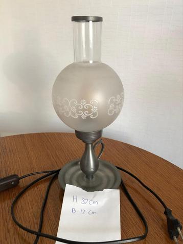 Tinnen Lampje met Glazen Kap beschikbaar voor biedingen