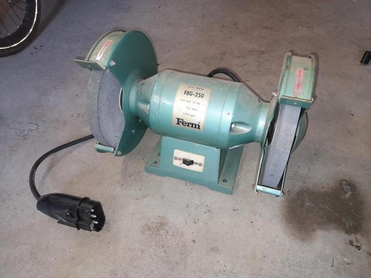 Ferm FBG-250 bankslijpmachine, Doe-het-zelf en Verbouw, Gereedschap | Schuurmachines, Gebruikt, Bandschuurmachine, Minder dan 600 watt