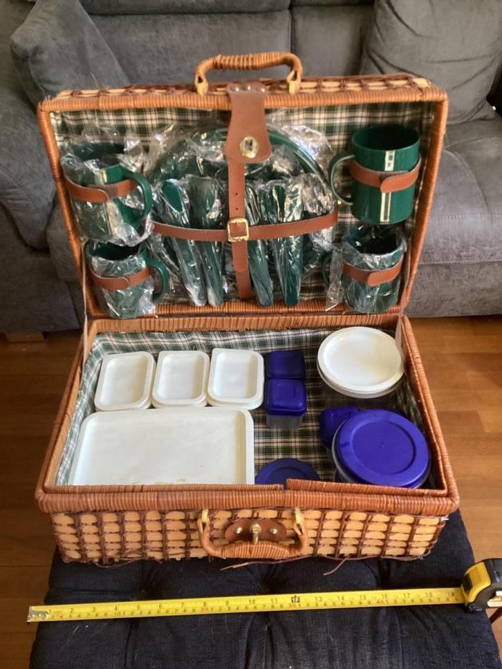 Pickick mand met servies voor 4 personen en opbergbakjes, Hobby en Vrije tijd, Picknickmanden, Zo goed als nieuw, Ophalen of Verzenden