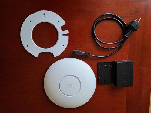 Ubiquiti Unifi uap-ac-pro wifi access point met muurbeugels, Computers en Software, Accesspoints, Zo goed als nieuw, Ophalen of Verzenden
