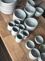 Compleet nieuw 6 delig servies lichtblauw, Huis en Inrichting, Keuken | Servies, Ophalen of Verzenden, Nieuw, Porselein, Overige stijlen
