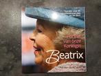 Paperback Portret van onze Koningin Beatrix ZGAN!!!, Verzamelen, Ophalen of Verzenden, Zo goed als nieuw, Nederland, Tijdschrift of Boek