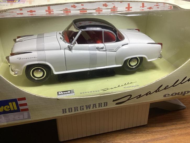 Revell 1:18 Borgward Isabella Coupé, Hobby en Vrije tijd, Modelauto's | 1:18, Zo goed als nieuw, Auto, Revell, Ophalen