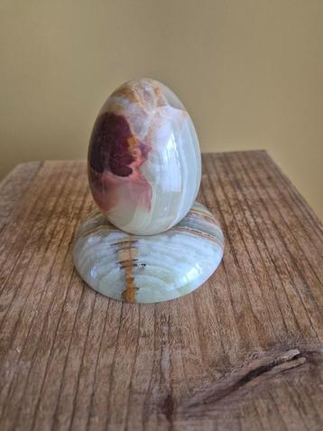 Decoratief marmer onyx aragoniet ei beschikbaar voor biedingen