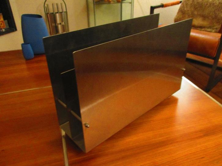 lektuurbak  Studio van Eldik  rvs/design, Huis en Inrichting, Woonaccessoires | Krantenbakken en Lectuurbakken, Zo goed als nieuw