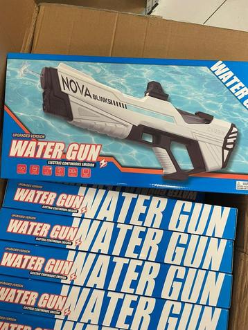 Waterpistool en verschillende gelblasters beschikbaar voor biedingen