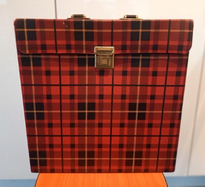 * Vintage vinyl lp platenkoffer rood zwart ruit smal (14) *, Muziek en Instrumenten, Behuizingen en Koffers, Gebruikt, Overige instrumenten