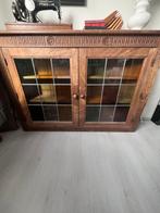 Kast met glas in lood, Ophalen