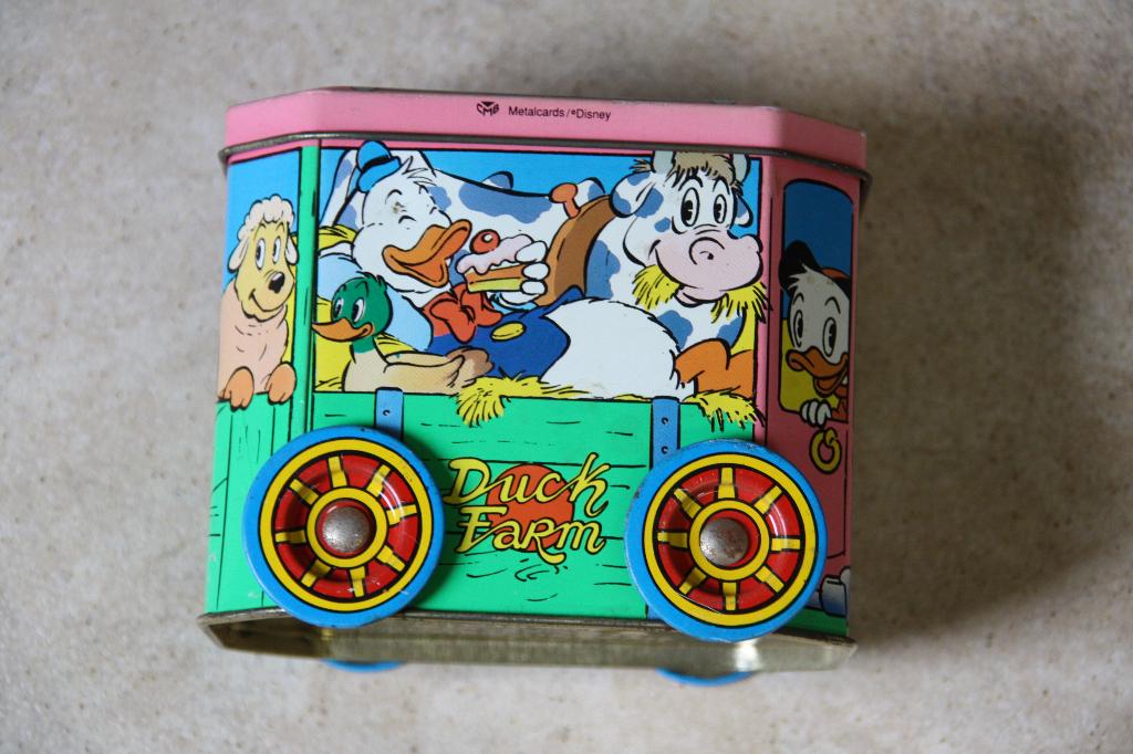 Vintage Disney Duck Farm Country Wagon blik met 4 wielen., Verzamelen, Disney, Zo goed als nieuw, Overige typen, Donald Duck, Ophalen of Verzenden