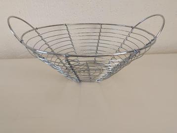 Zilverkleurige, metalen draadmand met handvatten, fruitmand beschikbaar voor biedingen