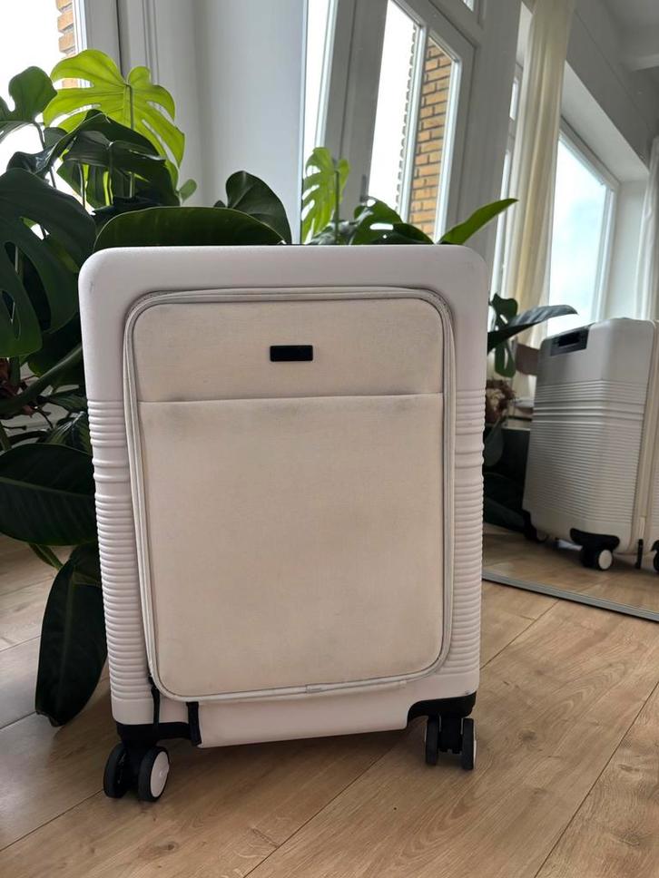 NORTVI | front pocket cabin luggage in sand white colour, Sieraden, Tassen en Uiterlijk, Koffers, Gebruikt, Hard kunststof, 50 tot 60 cm