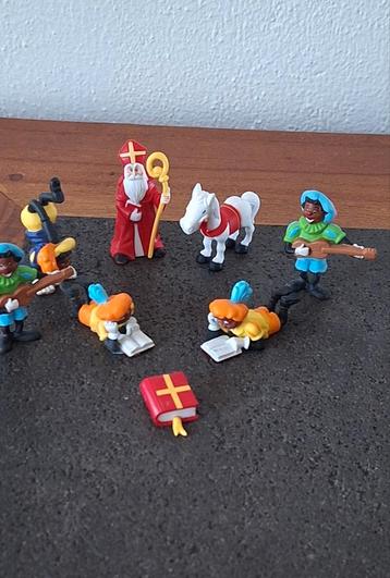 Sinterklaas Met 5 Zwarte Pieten en Paard 5cmH  beschikbaar voor biedingen