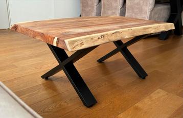 Live Edge Salontafel Urban Sofa / Bruuts beschikbaar voor biedingen