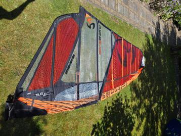 Loft Sails en Neilpryde windsurf zeilen beschikbaar voor biedingen