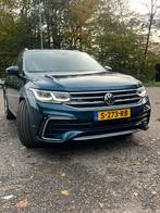 Volkswagen Tiguan 1.5 TSI R-line DSG pano Matrix led, 1441 kg, Zwart, 4 cilinders, Blauw