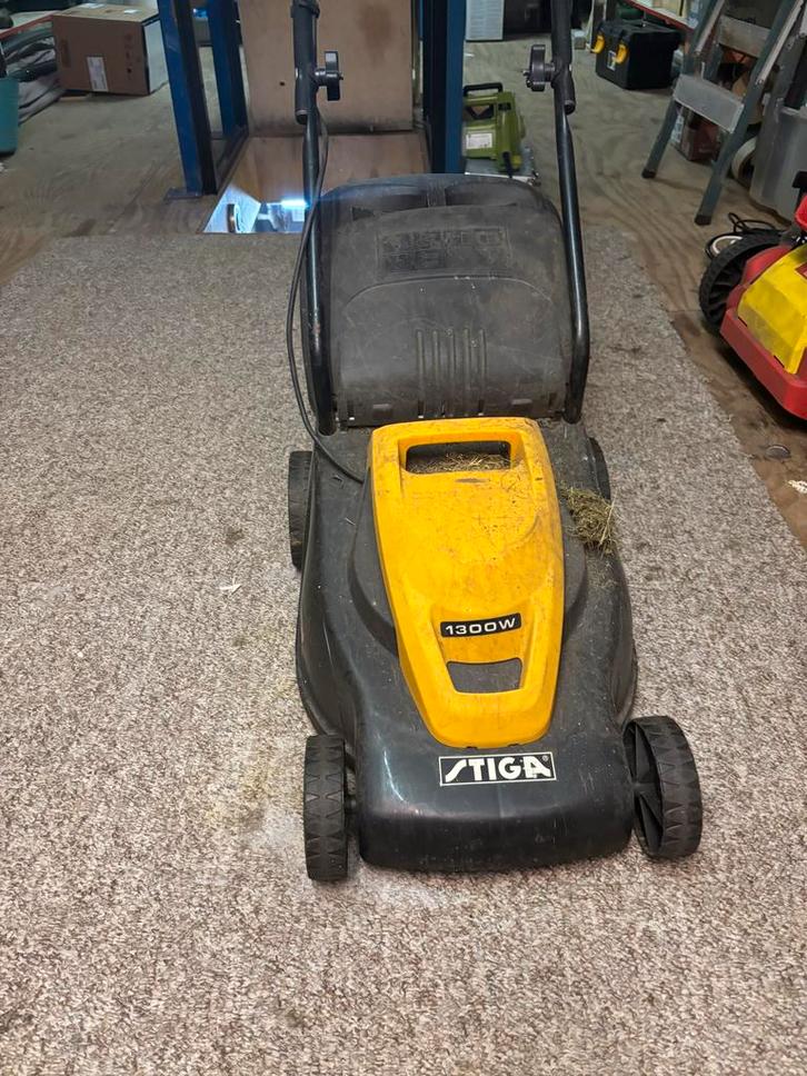 Stiga Elektrische Grasmaaier - 1300W, Tuin en Terras, Grasmaaiers, Gebruikt, Elektrische grasmaaier, 40 t/m 49 cm, Cirkelmaaier