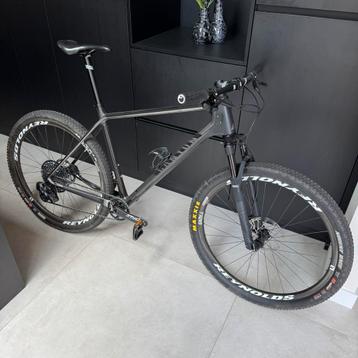 Canyon Exceed CF 7 SL 29”  XL elektrisch schakelen Rockshox beschikbaar voor biedingen