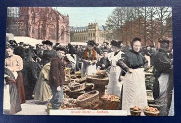 ansichtkaart van Arnhem ; Grote Markt, volksleven. beschikbaar voor biedingen