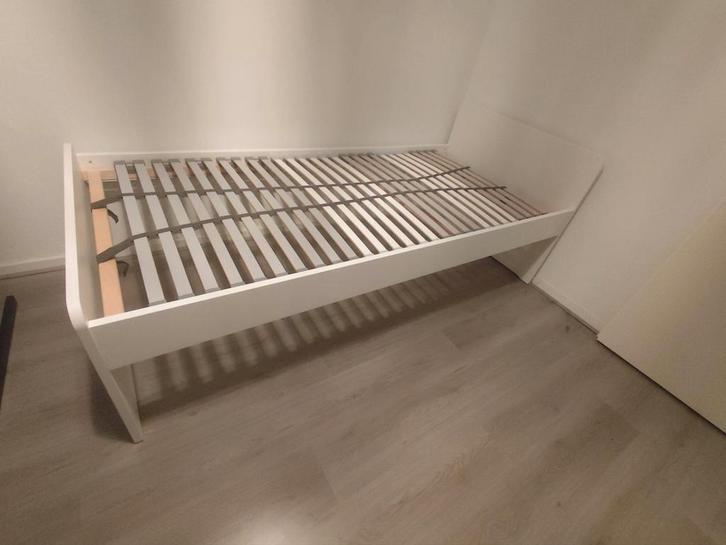 ZGAN Ikea Slakt bedframe met lattenbodem 90 x 200, Huis en Inrichting, Slaapkamer | Bedden, Zo goed als nieuw, Eenpersoons, 90 cm