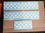 74 x antieke randtegel lichtblauw wit geblokt afgebiesd, Ophalen
