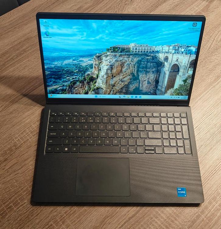 Dell Vostro 3510, intel i5 , 16GB, 256 SSD Windows 11 Pro, Computers en Software, Windows Laptops, Zo goed als nieuw, 15 inch