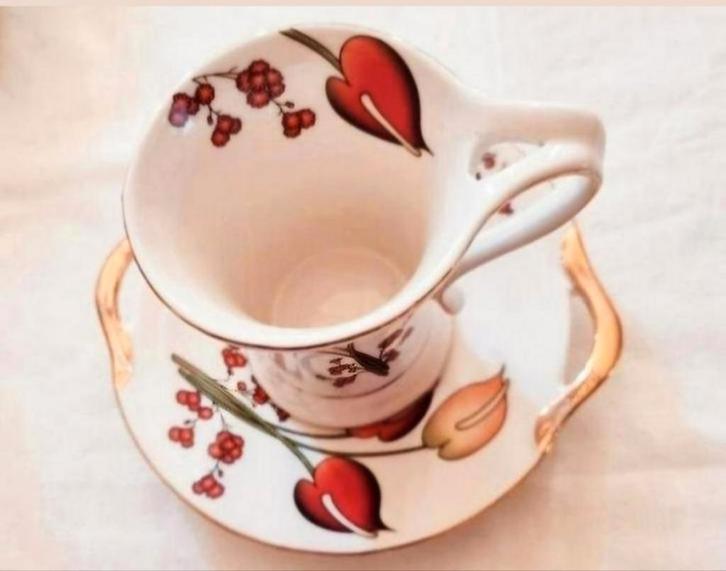 Japanse Yamasen Jamasen hoog kopje rode anthurium gouden, Antiek en Kunst, Antiek | Servies los, Ophalen of Verzenden