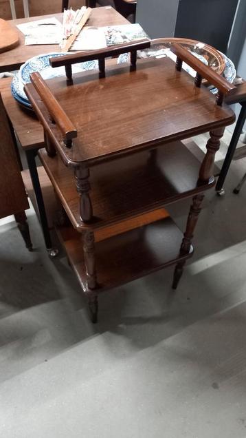 Houten Halkastje/Telefoontafeltje met 3 Etages beschikbaar voor biedingen