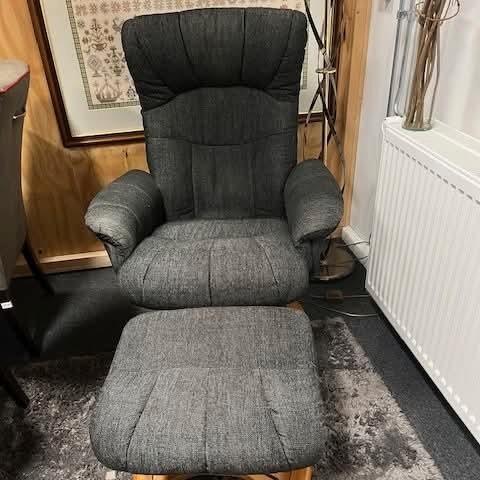 Fauteuil antraciet met voetenbank, Huis en Inrichting, Fauteuils, Zo goed als nieuw, Ophalen
