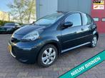 Toyota Aygo 1.0-12V Aspiration Green Navigator ( Airco + Nav, Auto's, Voorwielaandrijving, Euro 5, Gebruikt, Zwart
