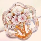 Vintage broche lucite bloemen boeket jaren '30 '40 '50, Overige materialen, 4 tot 7 cm, Gebruikt, Verzenden