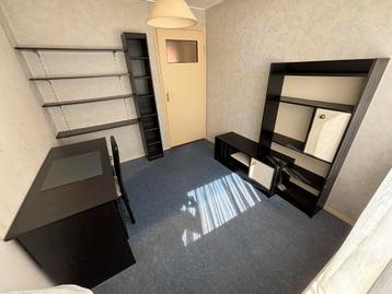 studeer/studentenkamer: bureau, wandmeubel, boekenkastje beschikbaar voor biedingen