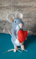 Genaaldvilte muis met hart wol naaldvilten muisje handmade, Ophalen of Verzenden, Nieuw, Overige typen, Wolvilt