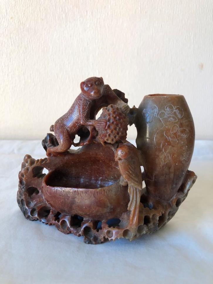 Antiek stenen beeldje met aap, vogel en vaas, Antiek en Kunst, Kunst | Beelden en Houtsnijwerken, Ophalen of Verzenden