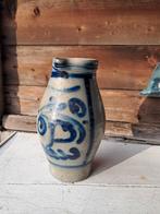 Oude stenen kruik met blauwe decoratie, Ophalen of Verzenden