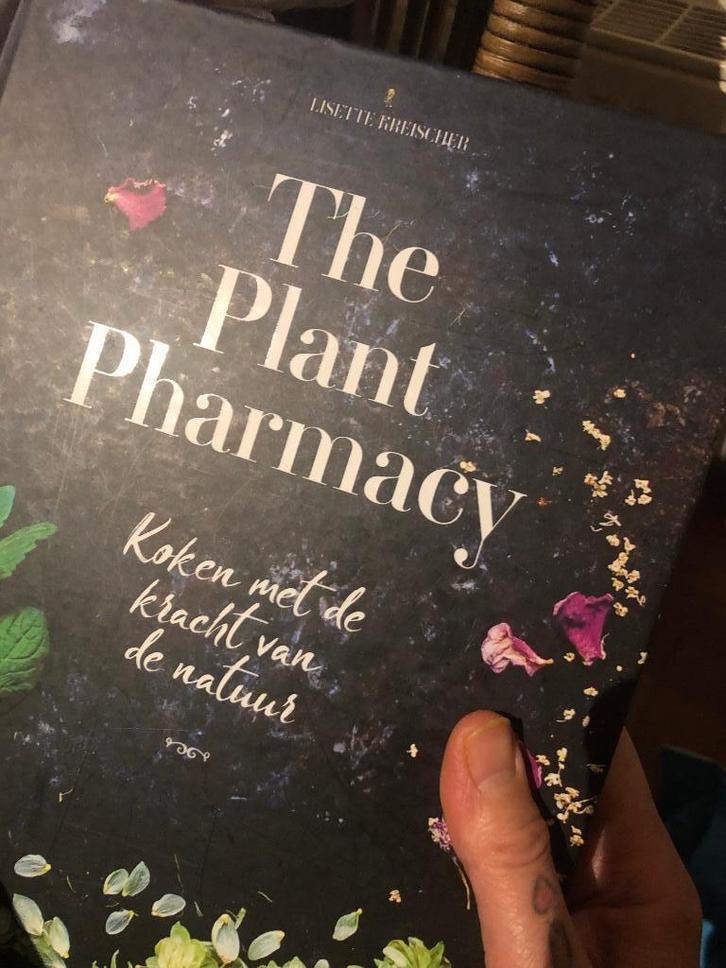 The Plant Pharmacy Van Lisette Kreischer, Boeken, Kookboeken, Zo goed als nieuw, Ophalen of Verzenden