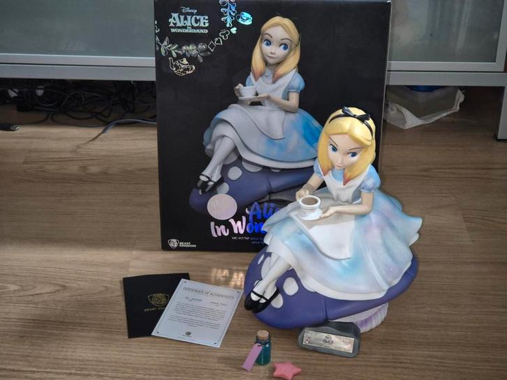 Disney Beast Kingdom Alice in Wonderland special edition, Verzamelen, Disney, Zo goed als nieuw, Beeldje of Figuurtje, Overige figuren