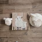 Houten schilderij pluche schapen voor baby/kinderkamer ZGAN, Ophalen of Verzenden, Zo goed als nieuw