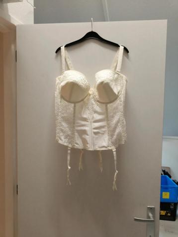 Ivoor kleurig corset maat 95D beschikbaar voor biedingen