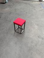 69 lage stalen krukjes in rood of lime, Huis en Inrichting, Barkrukken, 5 krukken of meer, Ophalen, Zo goed als nieuw, 60 tot 90 cm