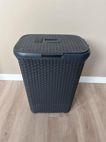 Wasmand curver beschikbaar voor biedingen