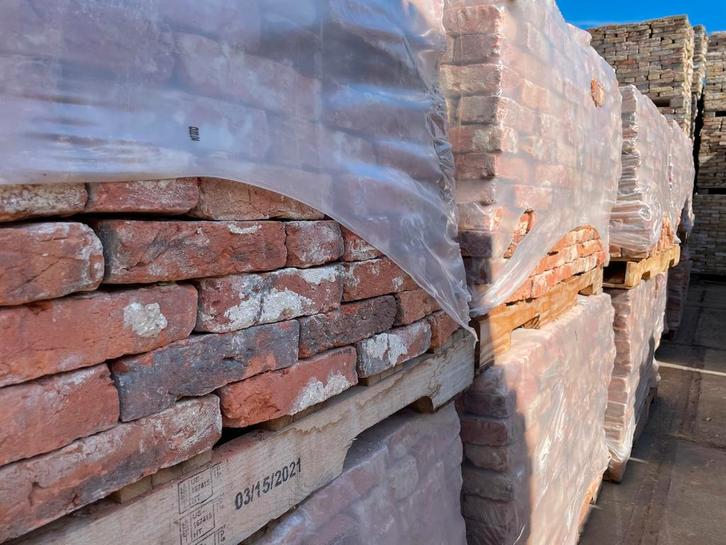 Antieke rode en zwarte handvorm steen 50.000stuks /18x5x9cm, Doe-het-zelf en Verbouw, Metselstenen, Gebruikt, Bakstenen, Ophalen