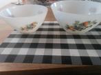 2 schalen melkglas met fruitmotief, Ophalen, Gebruikt, Overige stijlen, Glas